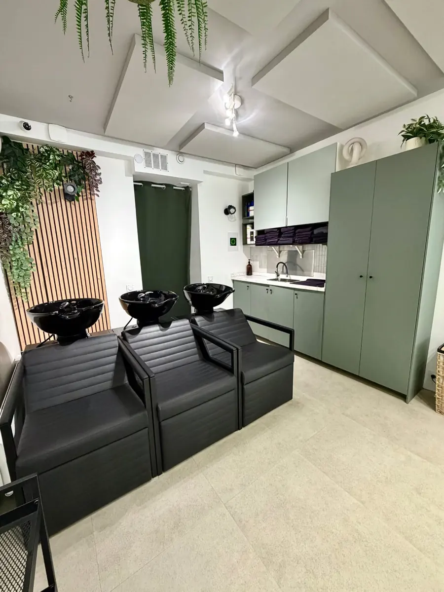 Bacs de shampoing et espace technique